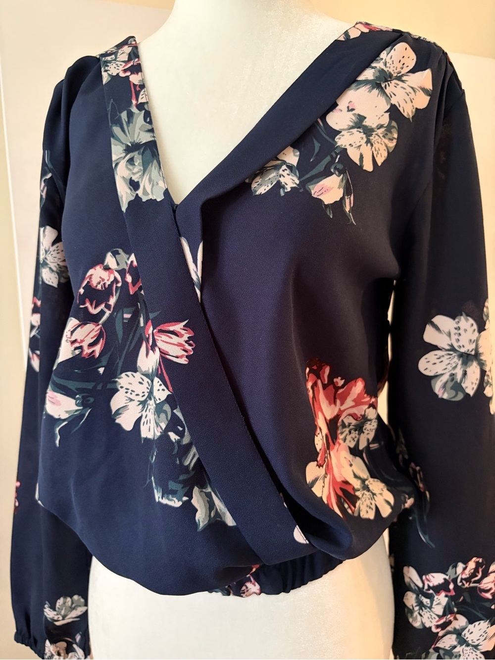 🍀 2/$10: Floral Navy Wrap Design Blouse